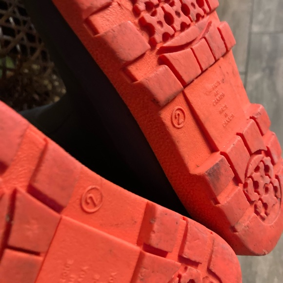 Rubber boots, boys size 2 - Picture 2 of 3